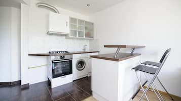 Apartamento, 1 cama de matrimonio con sofá cama, no fumadores | Cocina básica privada | Frigorífico, placa de cocina y utensilios de cocina