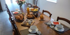 Free daily continental breakfast 