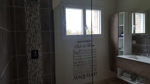 Double Room, 1 Queen Bed, Non Smoking | Bathroom