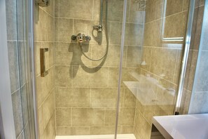 Superior Double or Twin Room, Ensuite (1st Floor) - Greystoke House (Keswick)