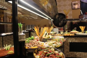 2 restaurants, breakfast, lunch, dinner served; international cuisine