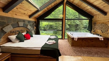 Bungalow | 1 bedroom, minibar, in-room safe, soundproofing
