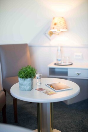 Kamar Twin Comfort | Seprai antialergi, meja kerja, kedap suara, dan Wi-Fi gratis