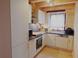 Appartamento Comfort, 2 camere da letto, accessibile ai disabili, non fumatori | Cucina privata | Frigorifero, microonde, forno, piano cottura