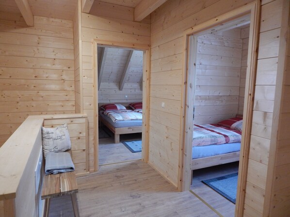 Deluxe-Apartment, 3 Schlafzimmer, Nichtraucher, Terrasse | Zimmersafe, Bügeleisen/Bügelbrett, kostenloses WLAN, Bettwäsche