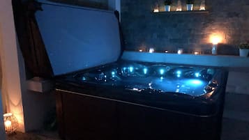 Sauna, hot tub, hydrotherapy