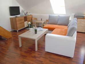 Classic-Apartment, 2 Schlafzimmer (Duplex, Javorovy, + Infrasauna) | Wohnbereich