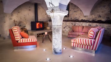 Cottage, Multiple Beds, Non Smoking | Living room