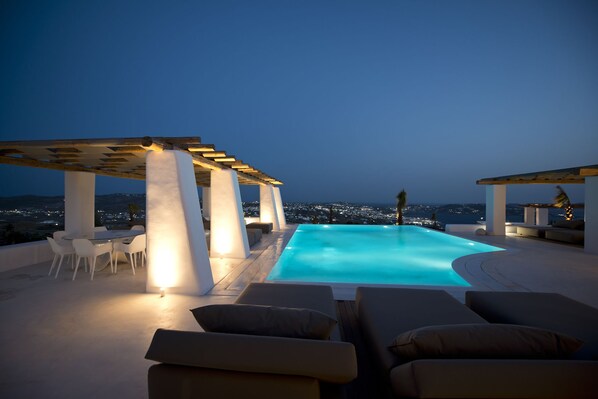 Outdoor pool, pool loungers - Villa Opal (Mykonos)