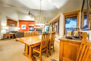 Ruokailu omassa huoneessa