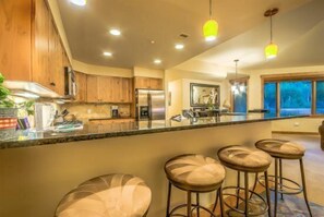 Stovetop, dishwasher, cookware/dishes/utensils