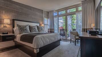 Deluxe Double Room, 1 King Bed, Accessible, River View | 1 bedroom, premium bedding, Tempur-Pedic beds, minibar