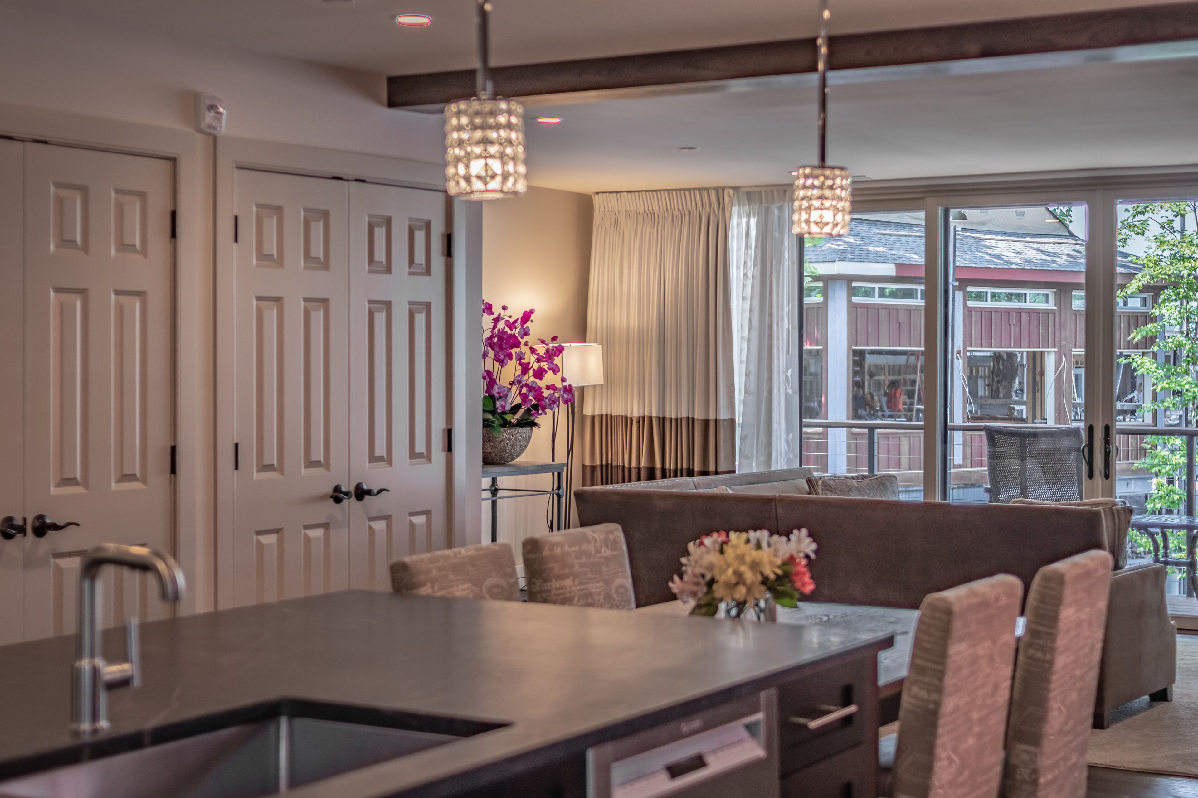 Suite 13 Apartment Balcony Riverview | Private kitchen | Coffee/tea maker