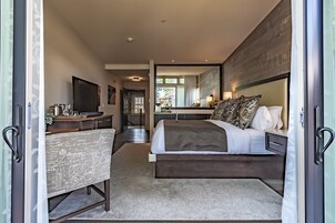 豪華雙人房, 1 張特大雙人床, 無障礙, 河景 | 1 間臥室、高級寢具、Tempur-Pedic 床墊、迷你吧