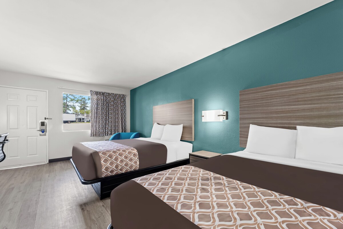 Cortinas blackout, tabla de planchar con plancha y wifi gratis 