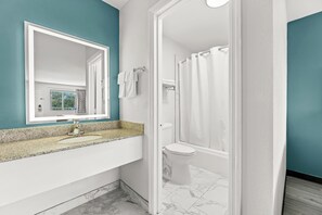 Tina con regadera, tina profunda, amenidades de baño gratuitas 