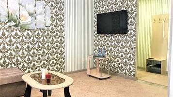 Suite | Dihias secara berasingan, dilengkapkan perabot secara berasingan, meja