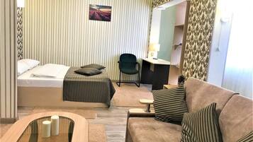 Suite | Dihias secara berasingan, dilengkapkan perabot secara berasingan, meja