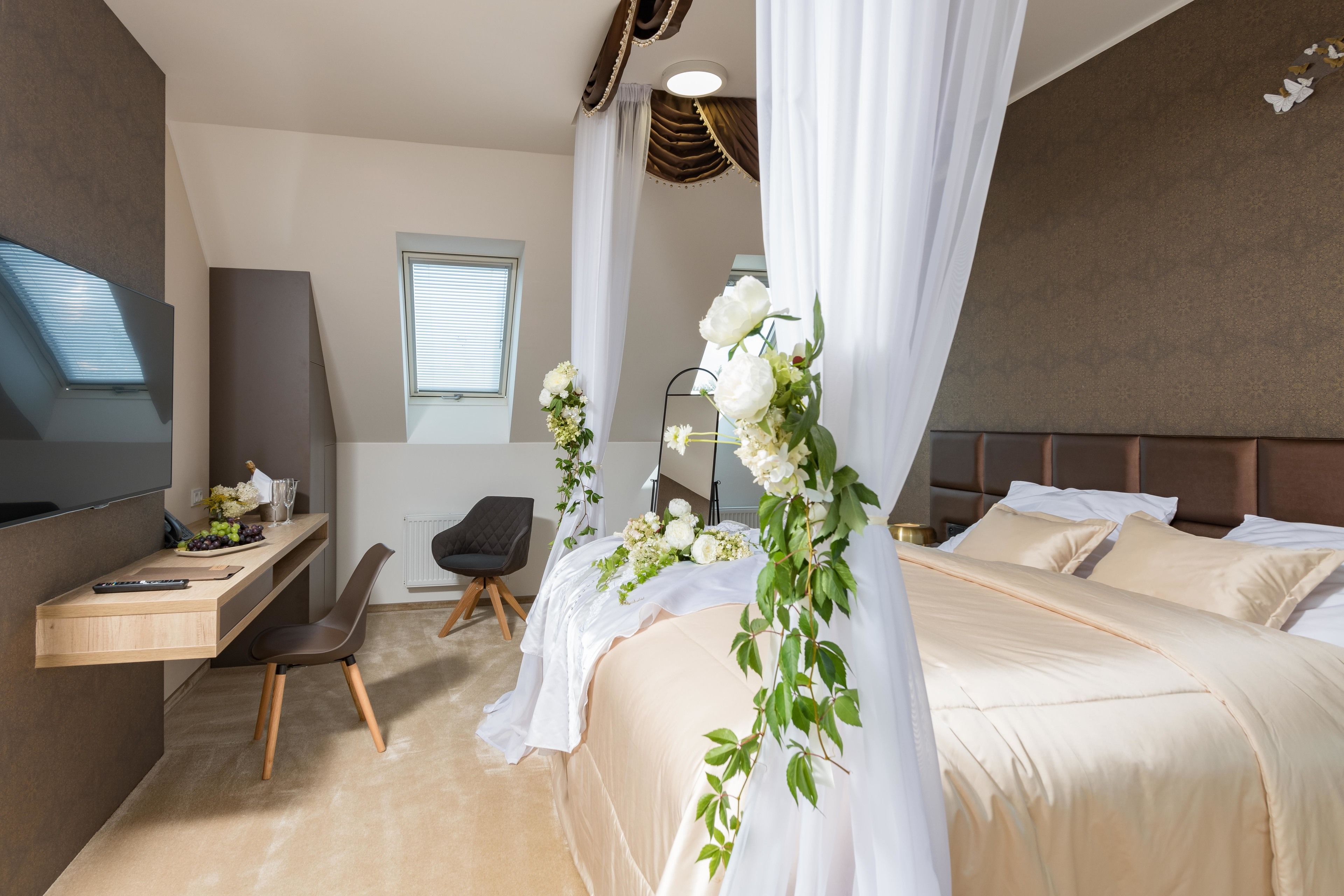 romantic suite, terrace | 1 bedroom, minibar, in-room safe, desk
