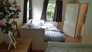 Cortinas blackout, tabla de planchar con plancha y wifi gratis