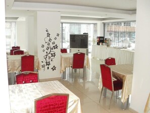 Bao gồm bữa sáng buffet hàng ngày 