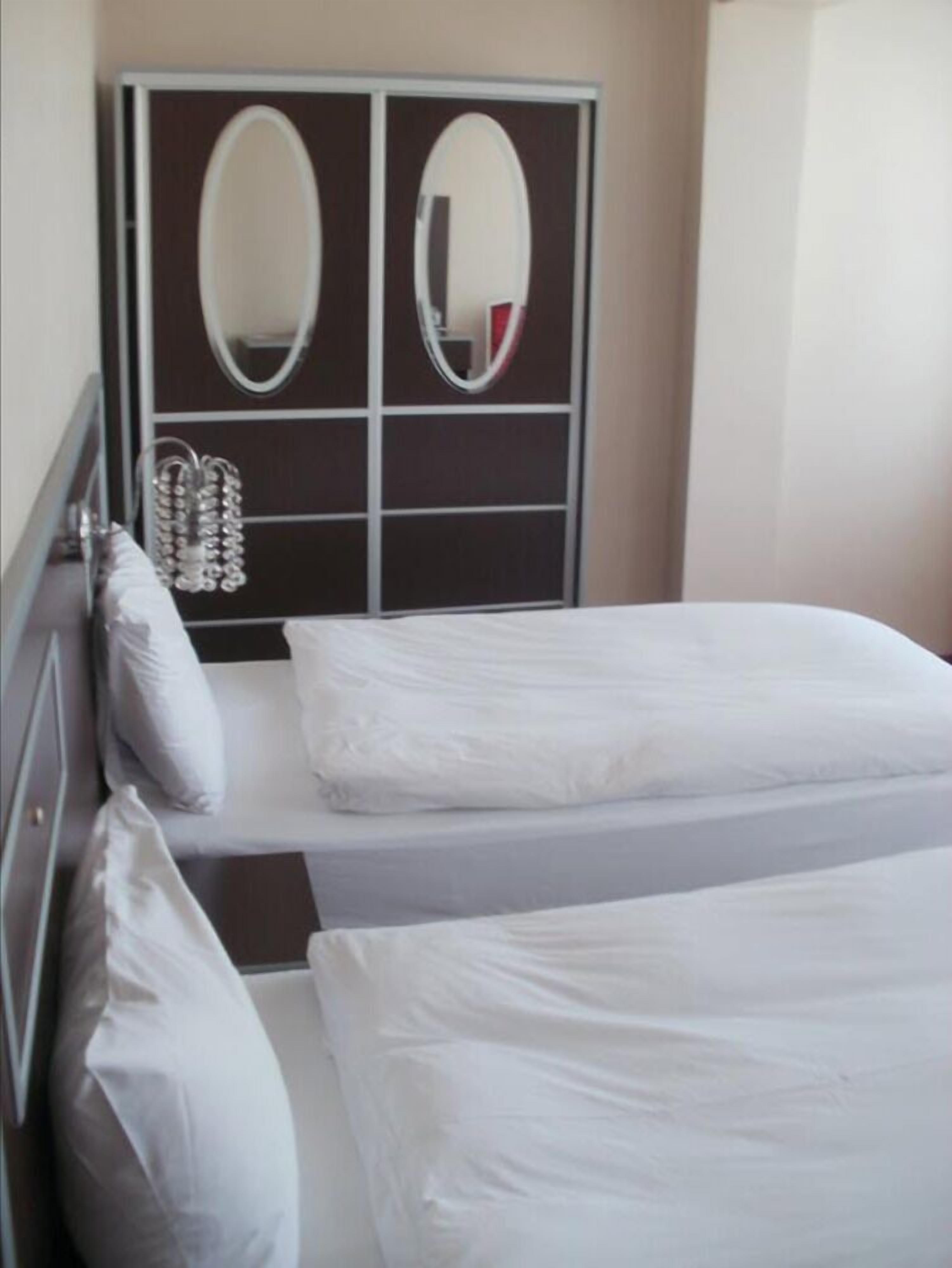 Phòng 2 giường đơn Tiêu chuẩn | Minibar, bàn, truy cập Internet không dây miễn phí 