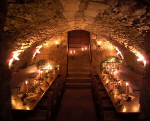 Lunch and dinner served, German cuisine