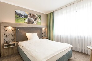 Single Room, Non Smoking | Desk, laptop workspace, blackout curtains, soundproofing - Hotel Bavaria (Oldenburg)