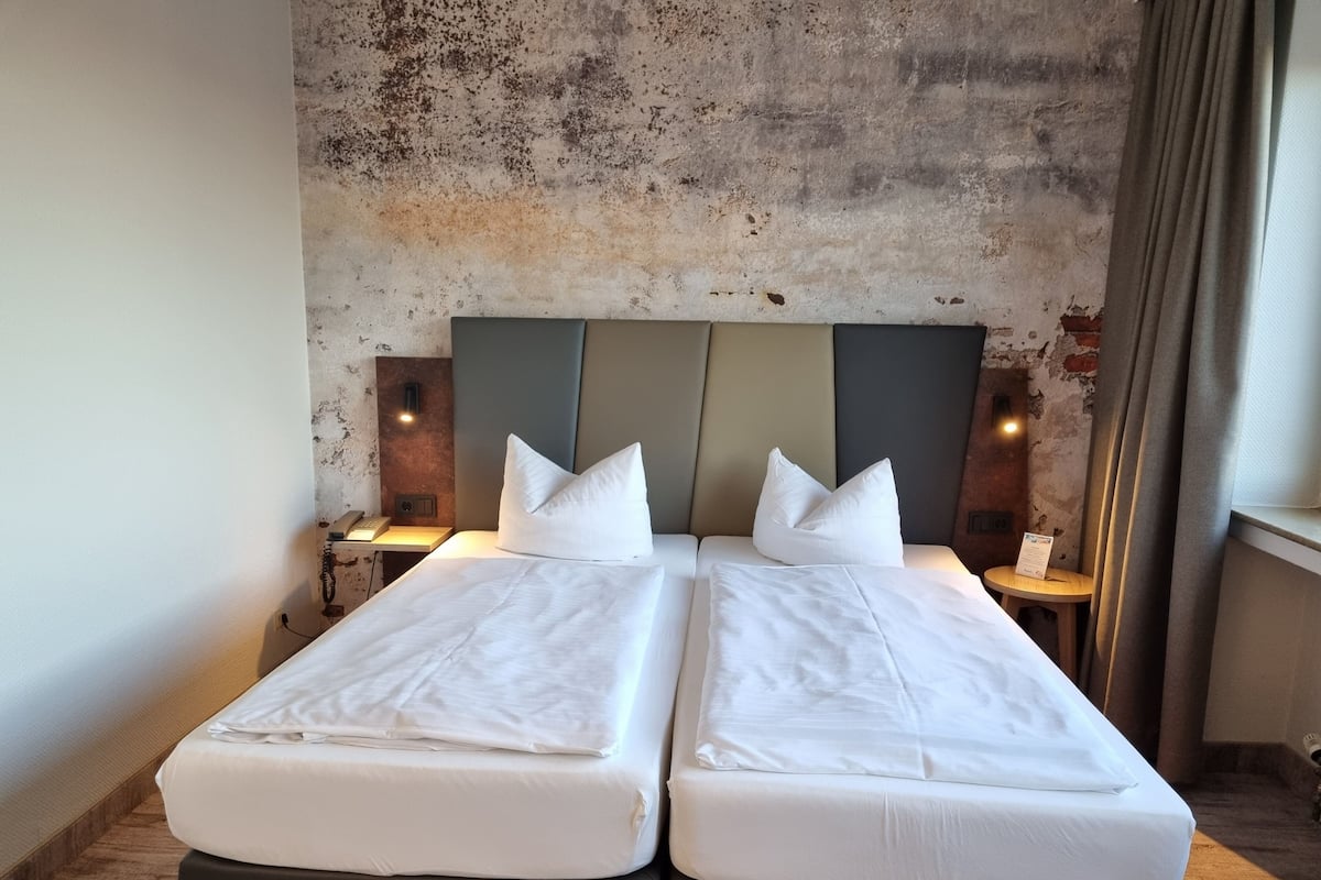 Business Double Room | Desk, laptop workspace, blackout drapes, soundproofing