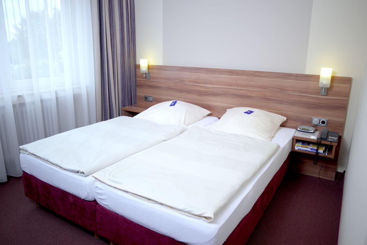 double room, non smoking | 1 bedroom, desk, laptop workspace, blackout curtains