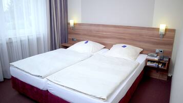 Doppelzimmer, Nichtraucher | Schreibtisch, laptopgeeigneter Arbeitsplatz, Verdunkelungsvorhänge