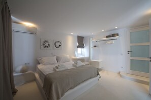 Deluxe Suite, 1 Bedroom, Pool Access | 1 bedroom, in-room safe, desk, iron/ironing board