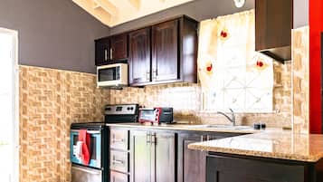 Vila família, para não fumantes | Cozinha privada | Geladeira grande, micro-ondas, fogão, cooktop