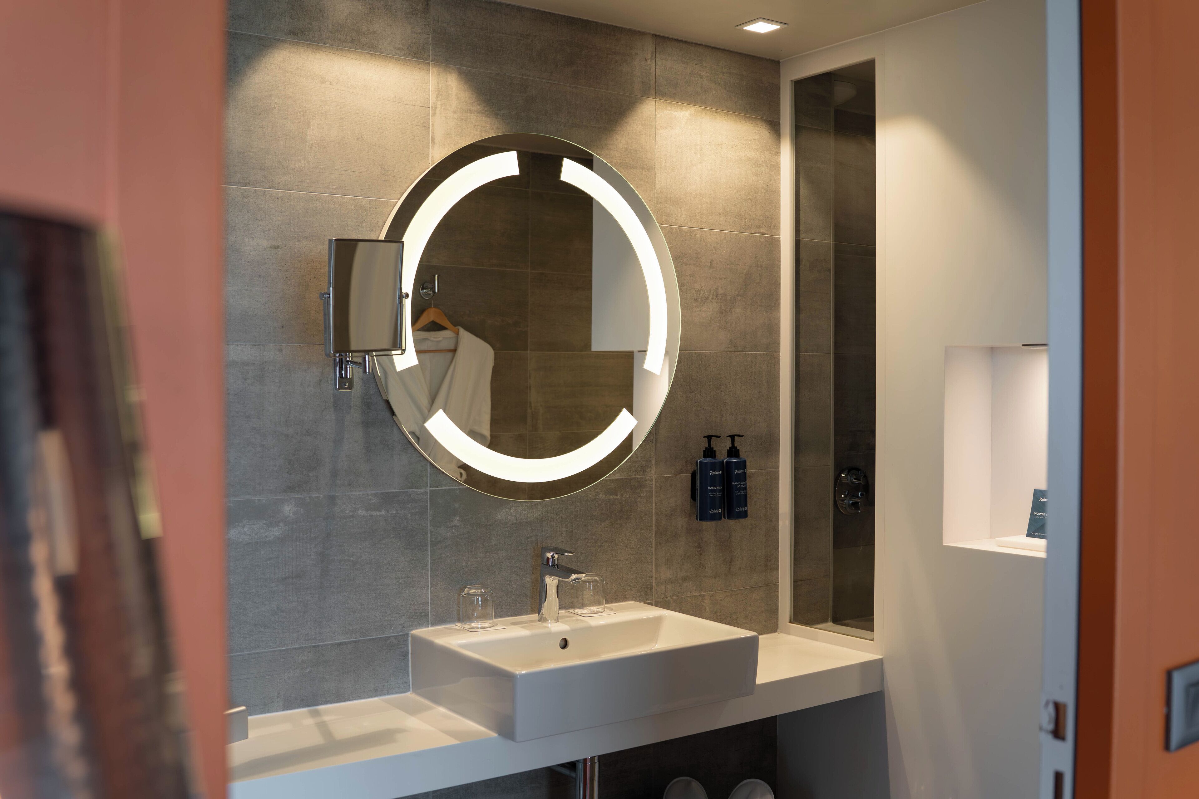 shower, rainfall showerhead, free toiletries, hair dryer