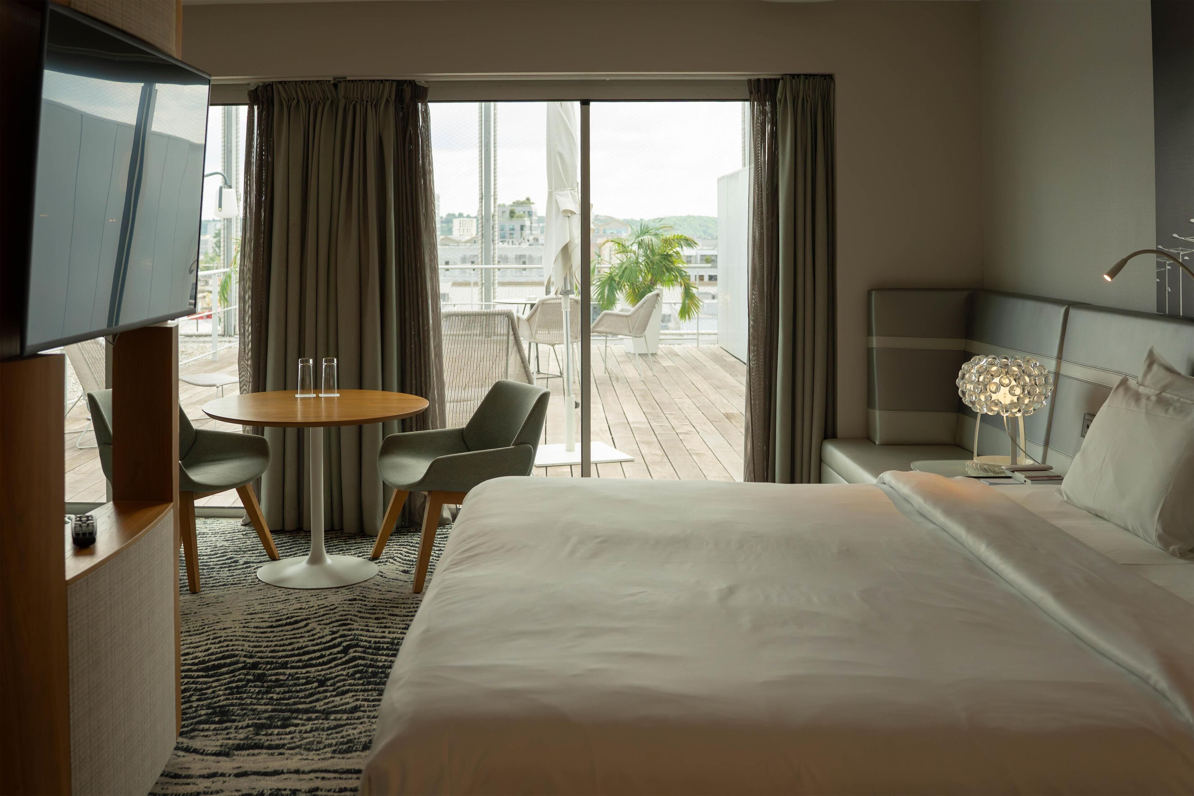 1 bedroom, premium bedding, in-room safe, desk