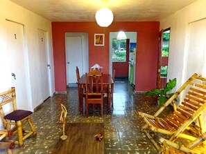 Coin salon dans le hall