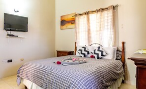 2 bedrooms, Egyptian cotton sheets, premium bedding, Select Comfort beds - St Mary Mins Away From Ocho Rios 2 bed Ocean View Villa (Boscobel)