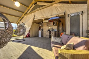 Tent (6+2 adults) | Private kitchen | Full-sized fridge, microwave, stovetop, espresso maker - Glamping Diacceroni (Peccioli)