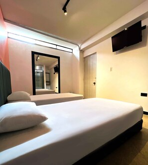 Basic Room | Iron/ironing board, free WiFi, bed sheets, wheelchair access - Hotel Natural (Medellín)