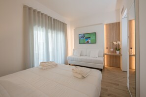 Minibar, caja fuerte, escritorio y espacio para trabajar con un portátil