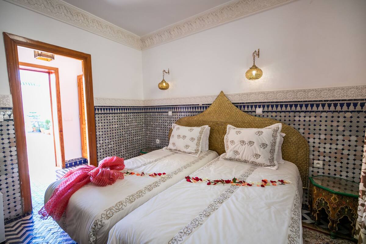 Ropa de cama de alta calidad y minibar 