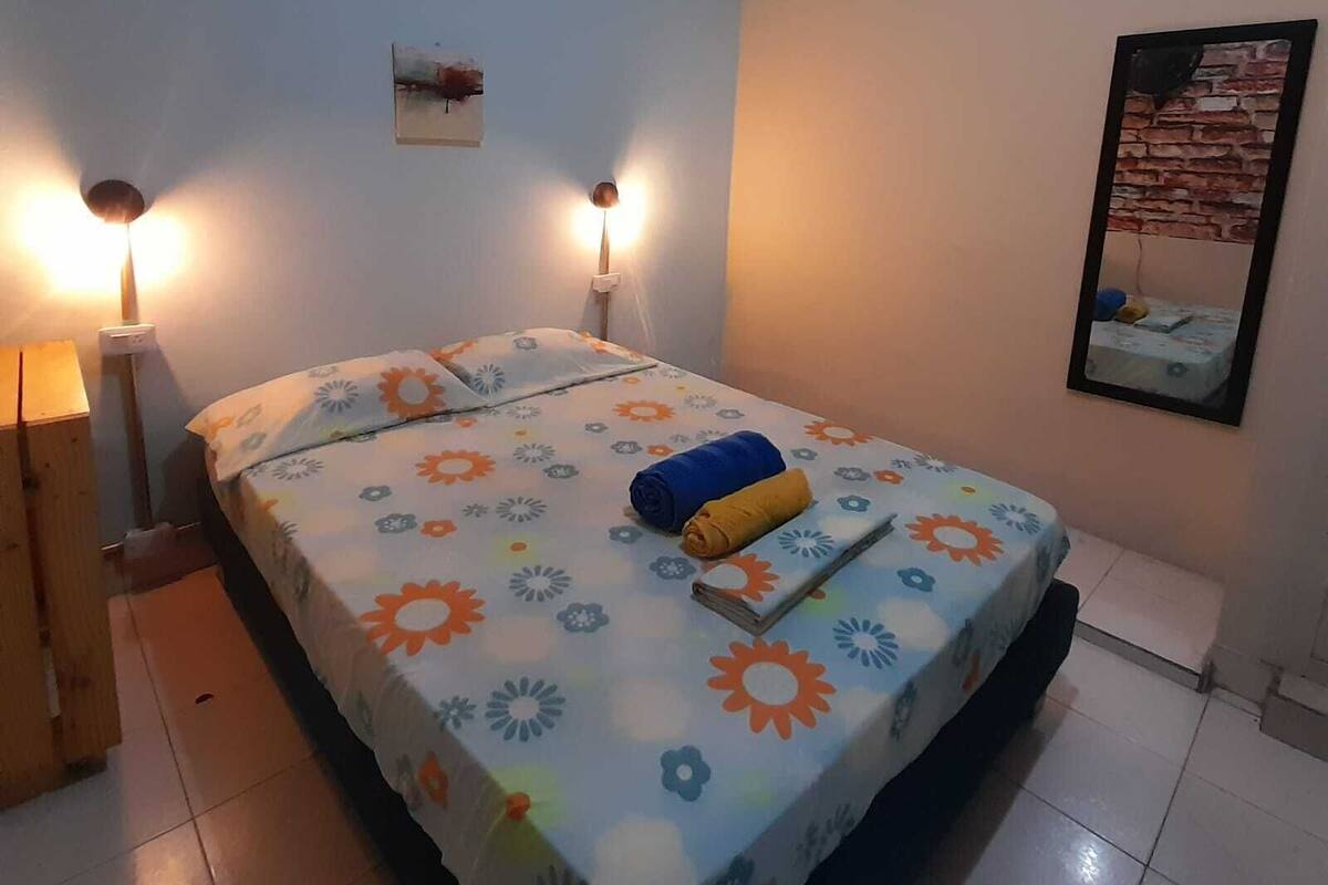 Single Room, 1 Single Bed, Shared Bathroom (Room 4) | Free WiFi