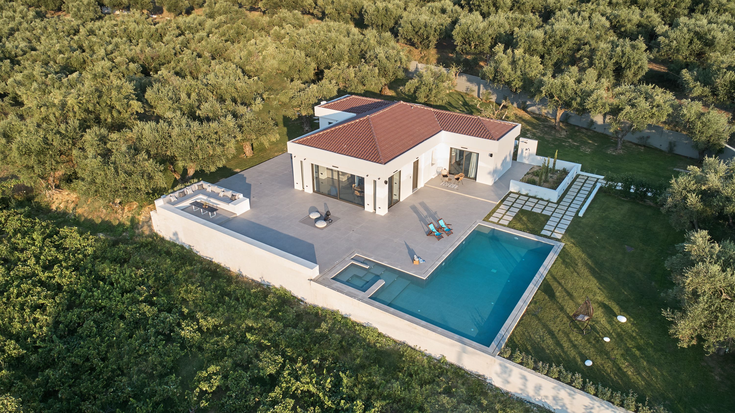 Foto - Drallos Luxury Villa - Private Heated Pool & Large Groups, by ZanteWize