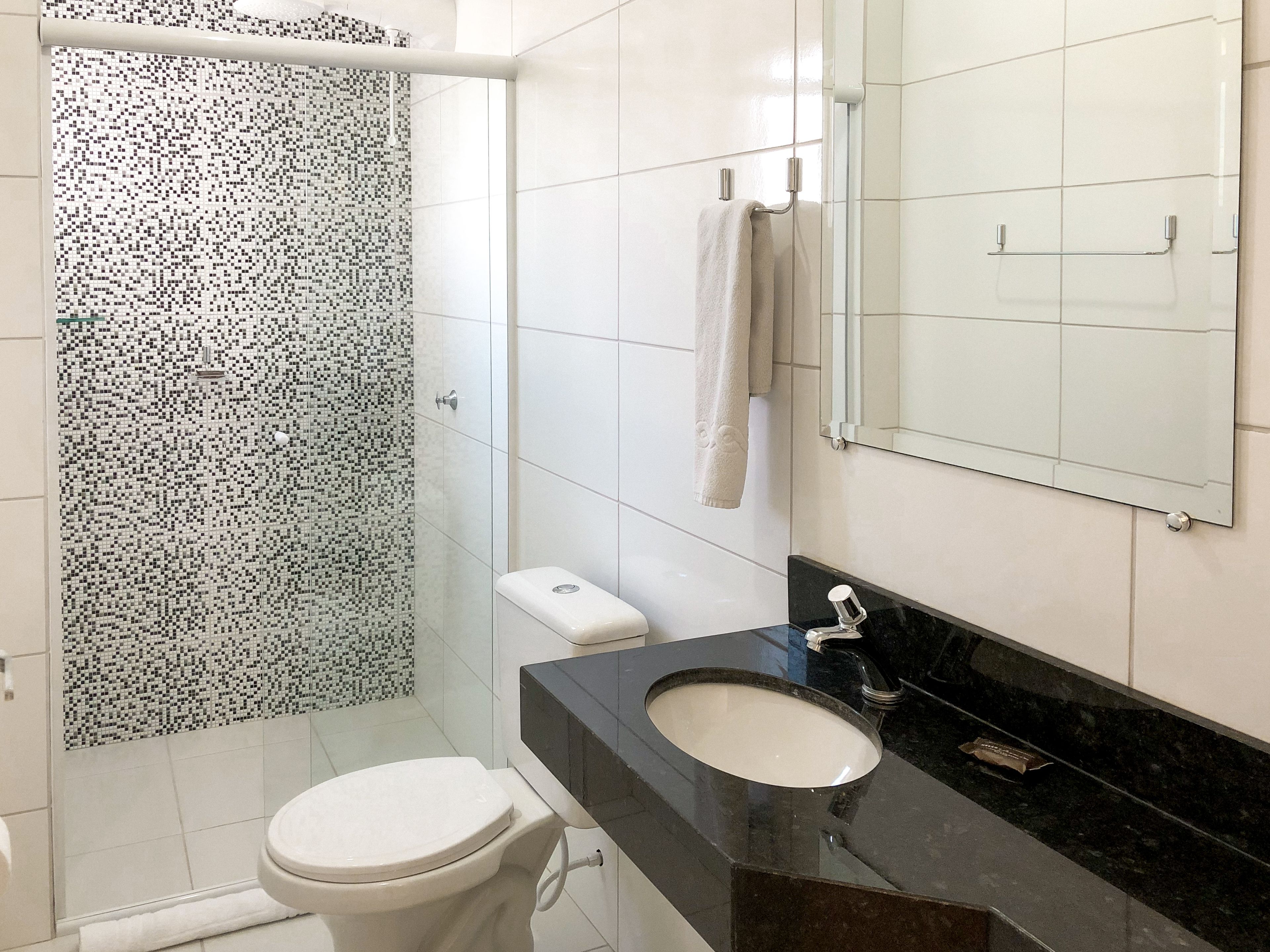 shower, rainfall showerhead, free toiletries, hair dryer