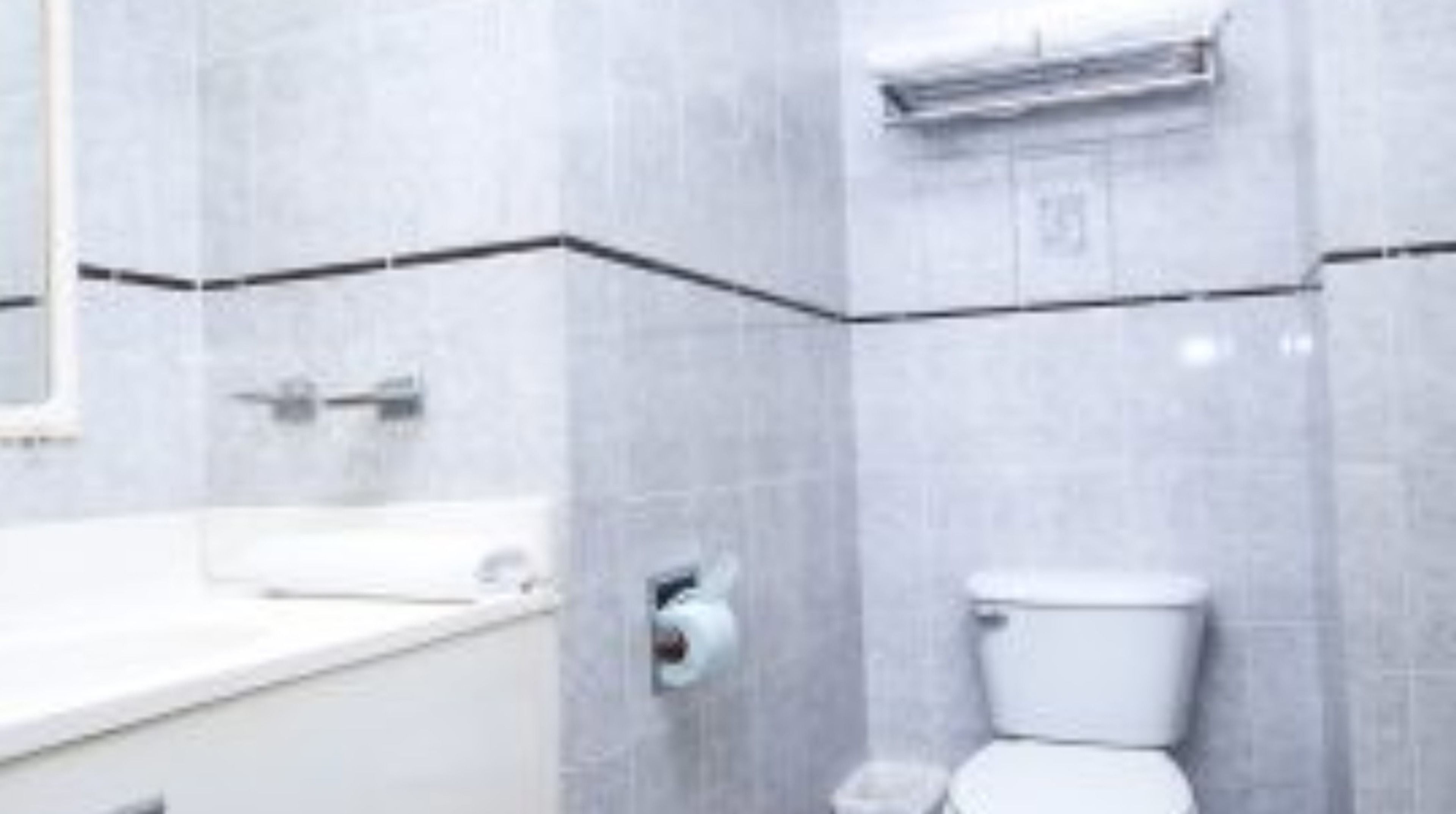 Sencilla King | 浴室 | 淋浴设施、大花洒淋浴喷头、免费洗浴用品、吹风机