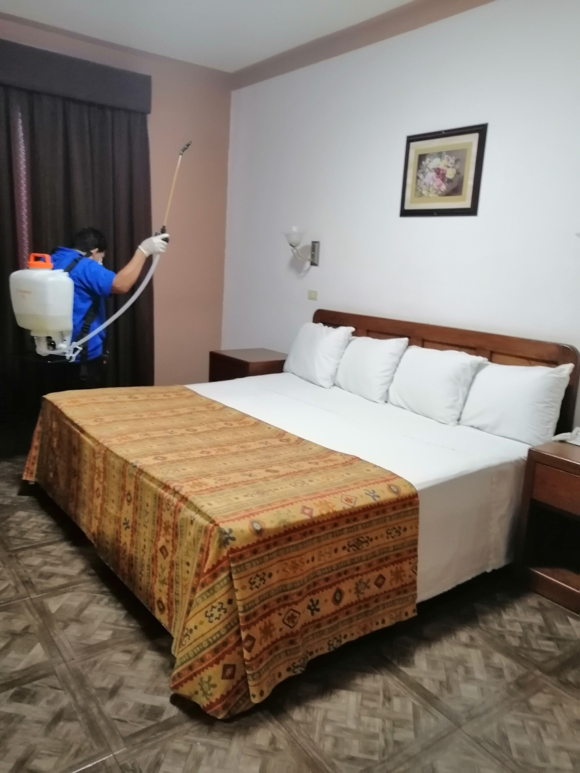 ستائر تعتيم ومكواة/لوح كي وواي فاي مجانًا وملاءات أسرّة
