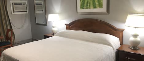 特色装修、特色家居、办公桌、免费 WiFi