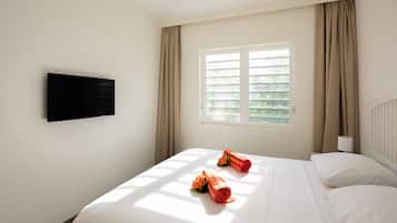 2 bedrooms, Egyptian cotton sheets, premium bedding, iron/ironing board