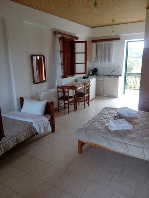 Comfort Triple Room (1) - Studio Apartments a Breath Away From Myrtos by Prime (Kefalonia)