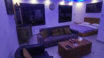 Cortinas blackout, tabla de planchar con plancha y wifi gratis